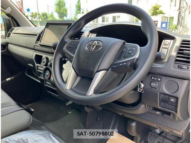 Toyota HIACE VAN 2026-07 8246957-8