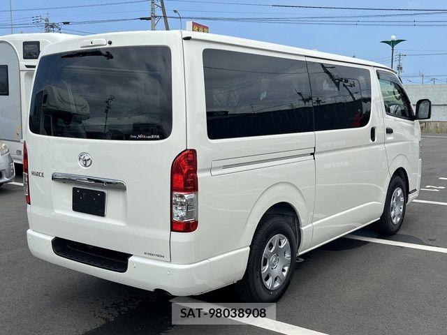 Toyota HIACE VAN 2026-07 8338232-3