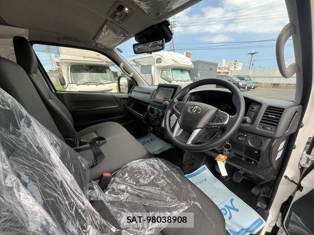 Toyota HIACE VAN 2026-07 8338232-5