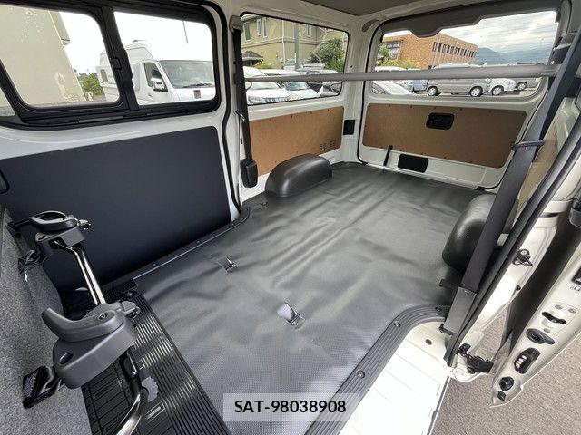 Toyota HIACE VAN 2026-07 8338232-7
