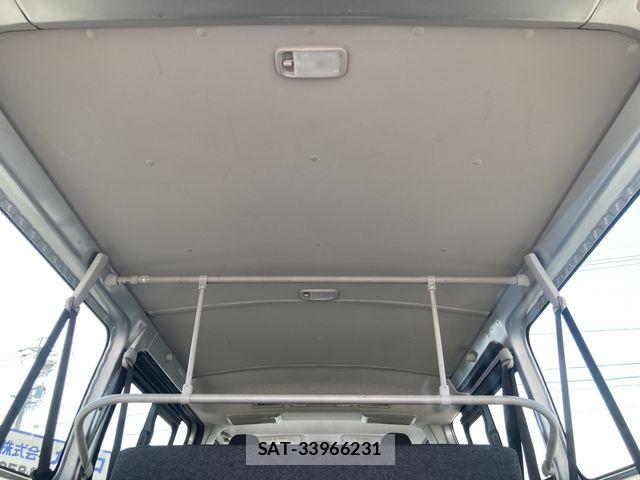 Toyota HIACE VAN 2021-06 8629399-11