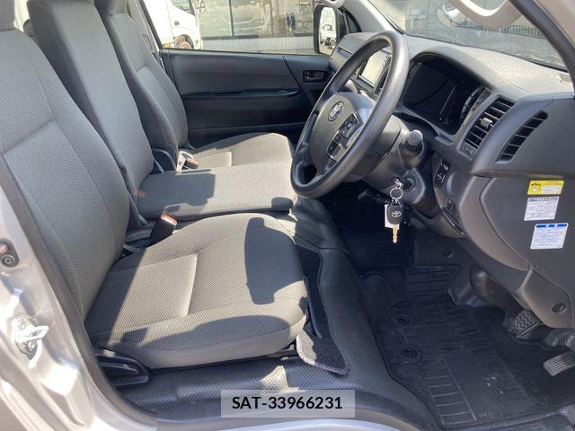 Toyota HIACE VAN 2021-06 8629399-2