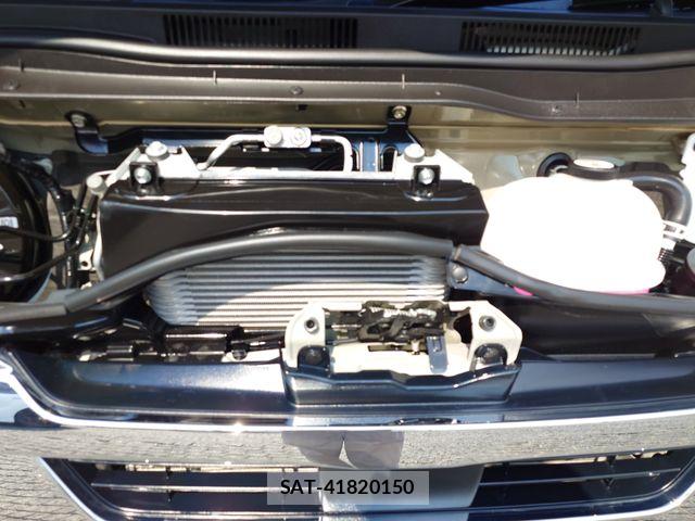 Toyota HIACE VAN 2024-08 8629398-24
