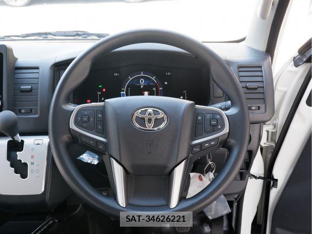 Toyota HIACE VAN 2026-03 8667038-11