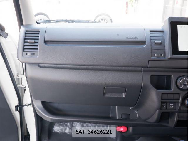 Toyota HIACE VAN 2026-03 8667038-12