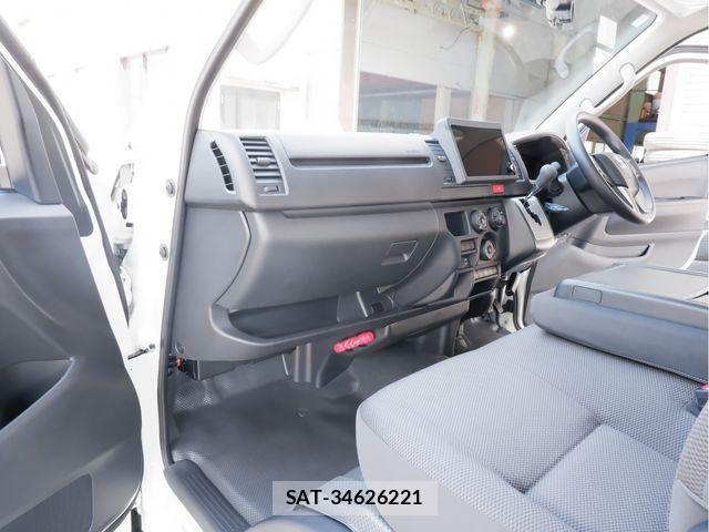 Toyota HIACE VAN 2026-03 8667038-20