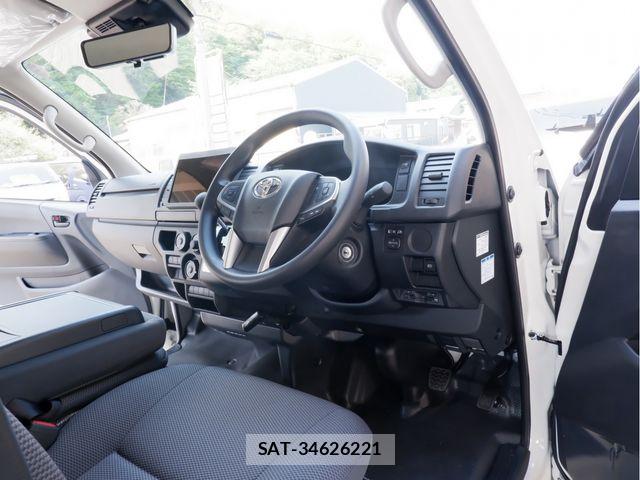 Toyota HIACE VAN 2026-03 8667038-21
