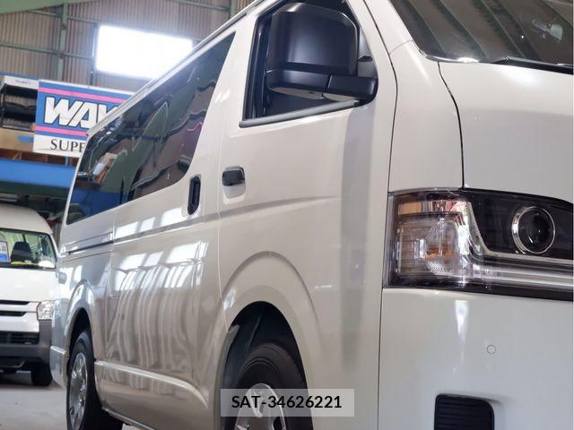 Toyota HIACE VAN 2026-03 8667038-24