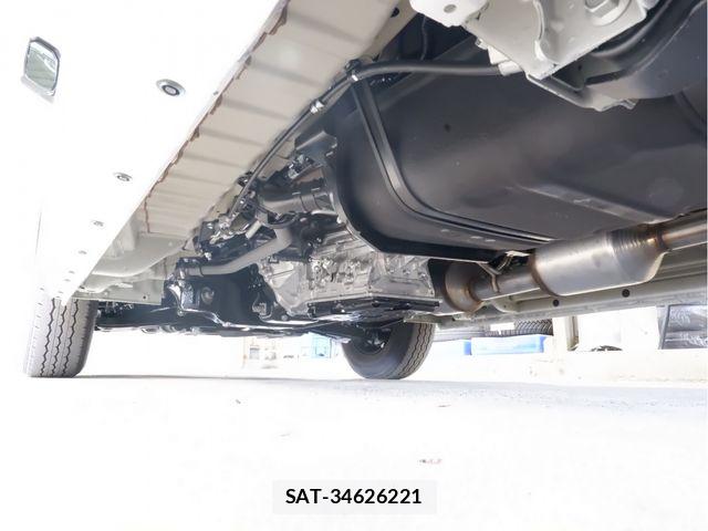 Toyota HIACE VAN 2026-03 8667038-28