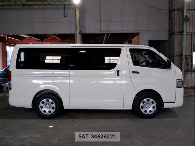 Toyota HIACE VAN 2026-03 8667038-4