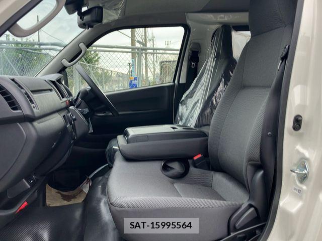 Toyota HIACE VAN 2025-11 8782377-16