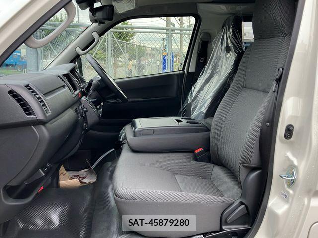 Toyota HIACE VAN 2025-11 8782376-16