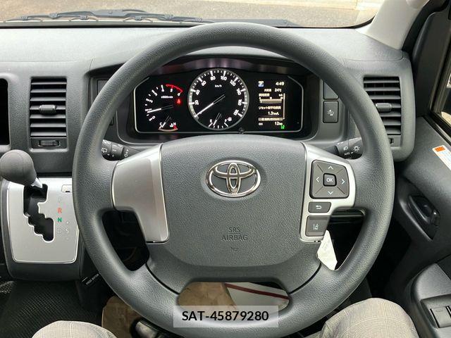 Toyota HIACE VAN 2025-11 8782376-8