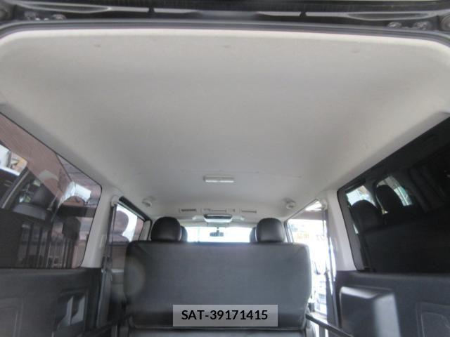 Toyota HIACE VAN 2011-12 7226195-17