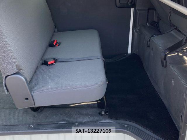 Toyota HIACE VAN 2024-02 7394542-12