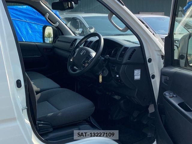Toyota HIACE VAN 2024-02 7394542-1