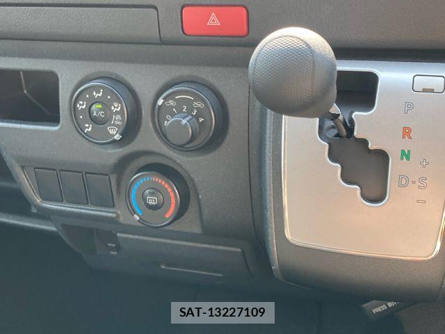 Toyota HIACE VAN 2024-02 7394542-8