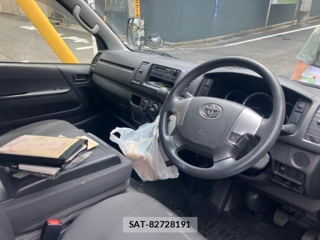 Toyota HIACE VAN 2019-07 7394545-11