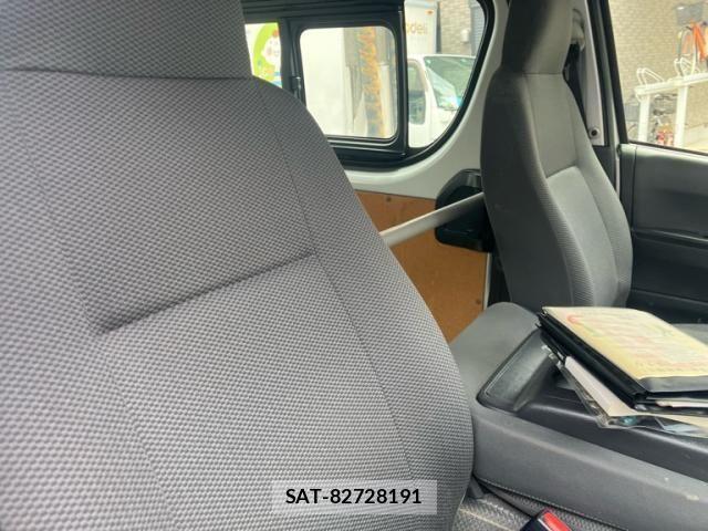 Toyota HIACE VAN 2019-07 7394545-12