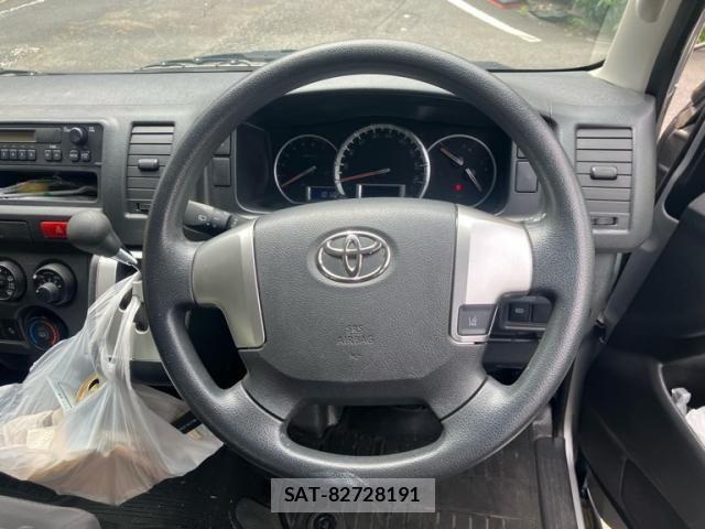 Toyota HIACE VAN 2019-07 7394545-15