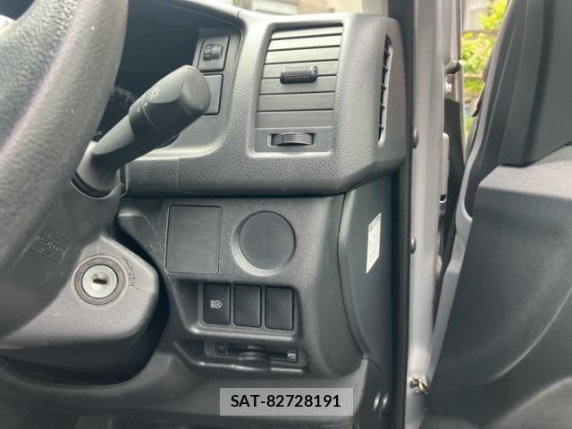 Toyota HIACE VAN 2019-07 7394545-16