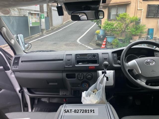 Toyota HIACE VAN 2019-07 7394545-23