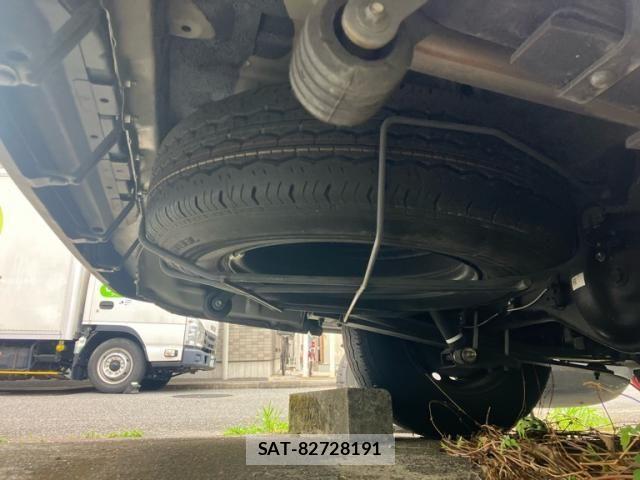 Toyota HIACE VAN 2019-07 7394545-24