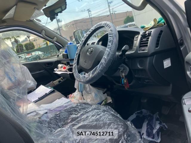 Toyota HIACE VAN 2017-02 7458446-10