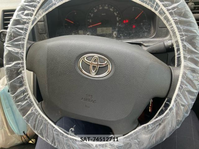 Toyota HIACE VAN 2017-02 7458446-11
