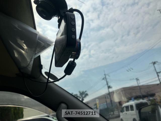 Toyota HIACE VAN 2017-02 7458446-18