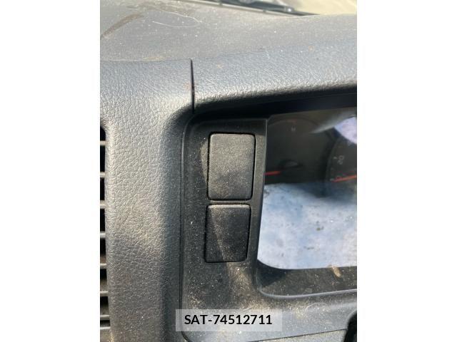 Toyota HIACE VAN 2017-02 7458446-19