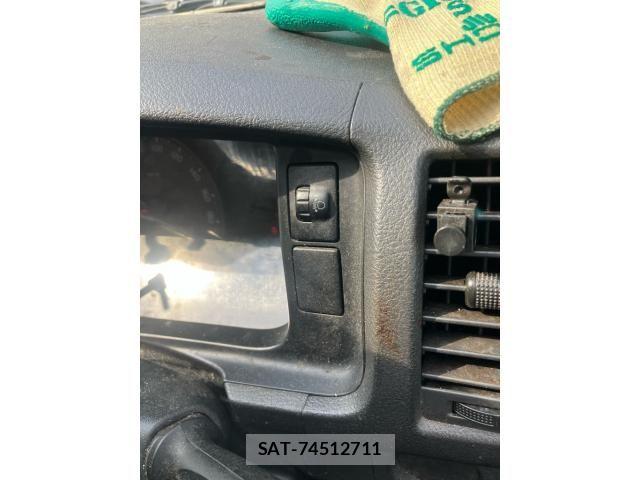 Toyota HIACE VAN 2017-02 7458446-20