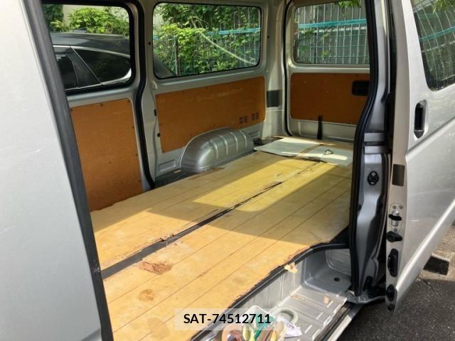 Toyota HIACE VAN 2017-02 7458446-21