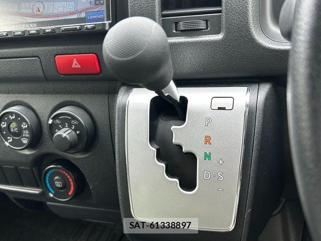 Toyota HIACE VAN 2023-06 7503280-11