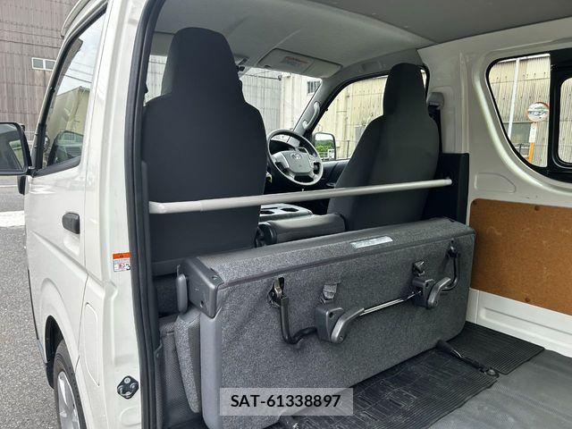 Toyota HIACE VAN 2023-06 7503280-15