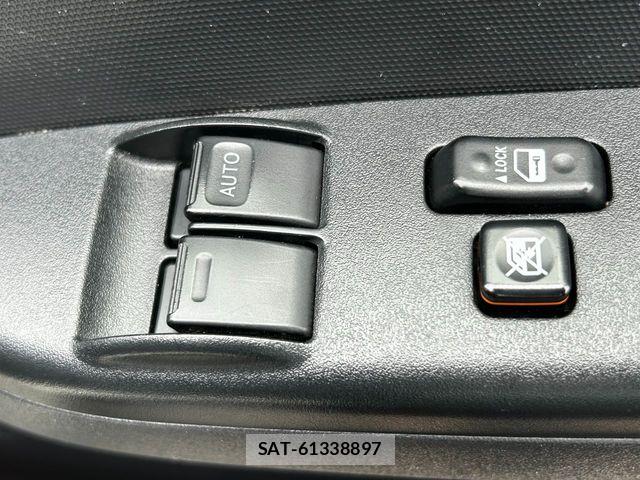 Toyota HIACE VAN 2023-06 7503280-25
