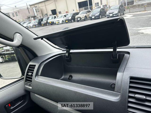 Toyota HIACE VAN 2023-06 7503280-26