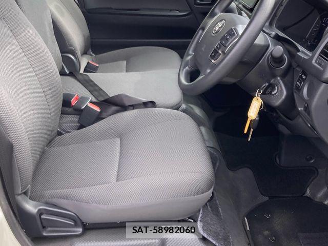 Toyota HIACE VAN 2024-02 7510284-9