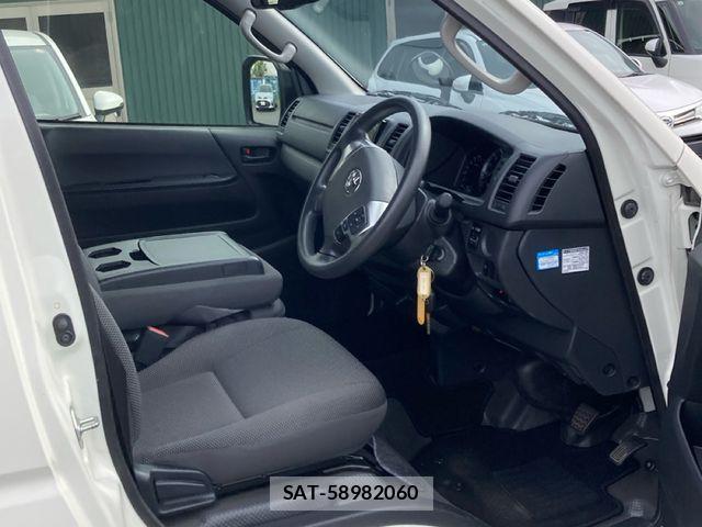 Toyota HIACE VAN 2024-02 7510284-1