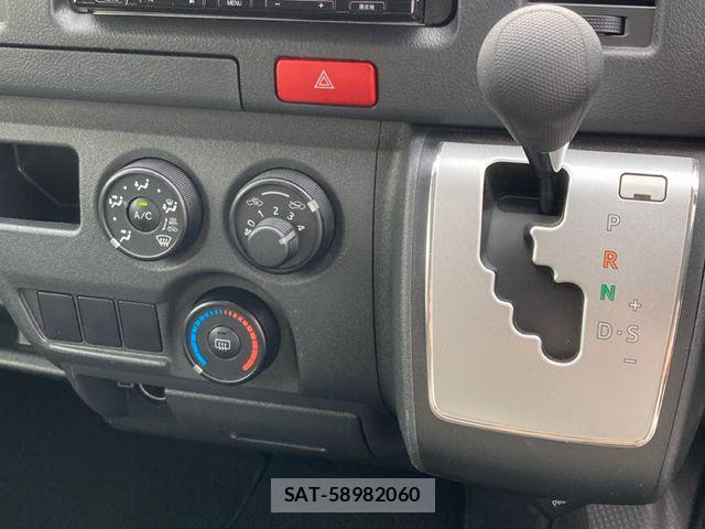 Toyota HIACE VAN 2024-02 7510284-7