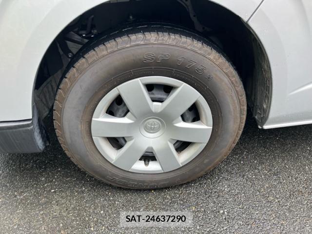 Toyota HIACE VAN 2023-04 7620836-11