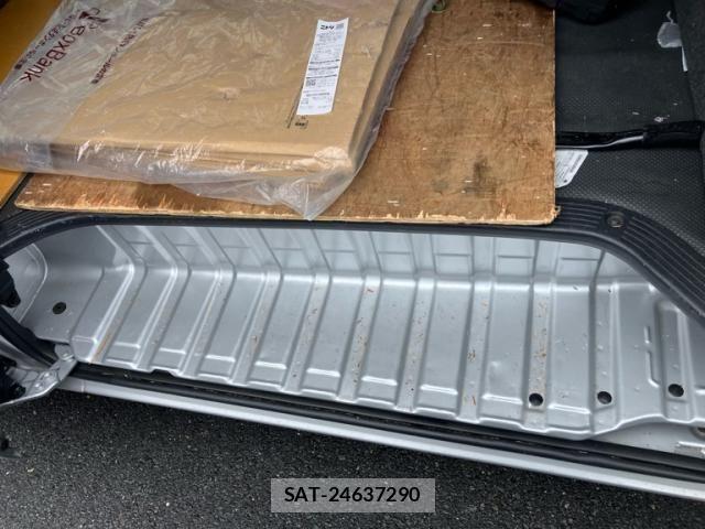 Toyota HIACE VAN 2023-04 7620836-14