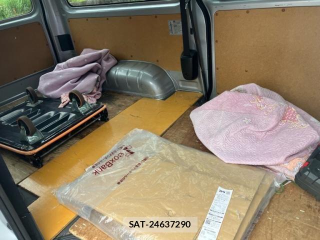 Toyota HIACE VAN 2023-04 7620836-15