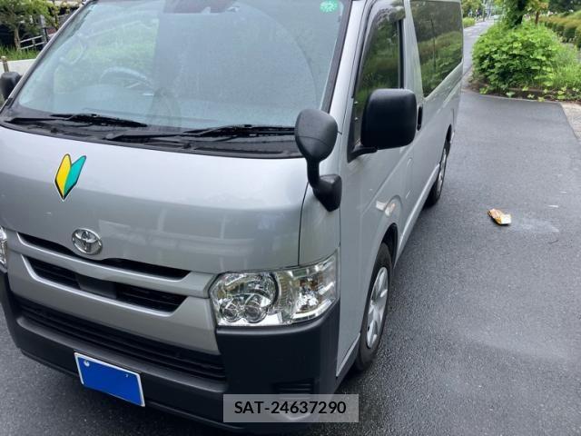 Toyota HIACE VAN 2023-04 7620836-1