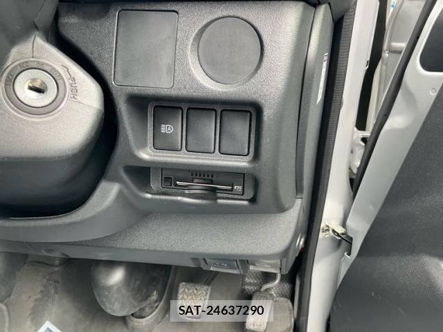 Toyota HIACE VAN 2023-04 7620836-20