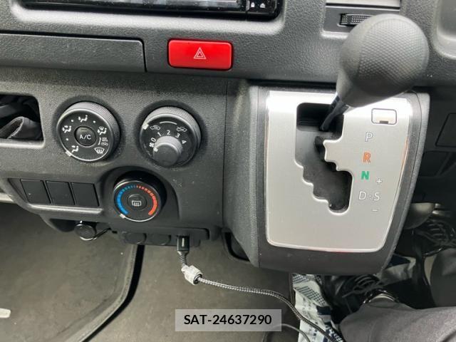 Toyota HIACE VAN 2023-04 7620836-22