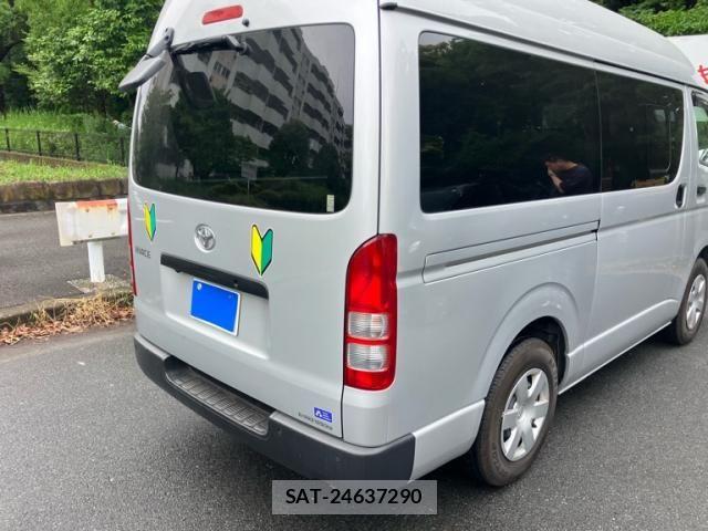 Toyota HIACE VAN 2023-04 7620836-4