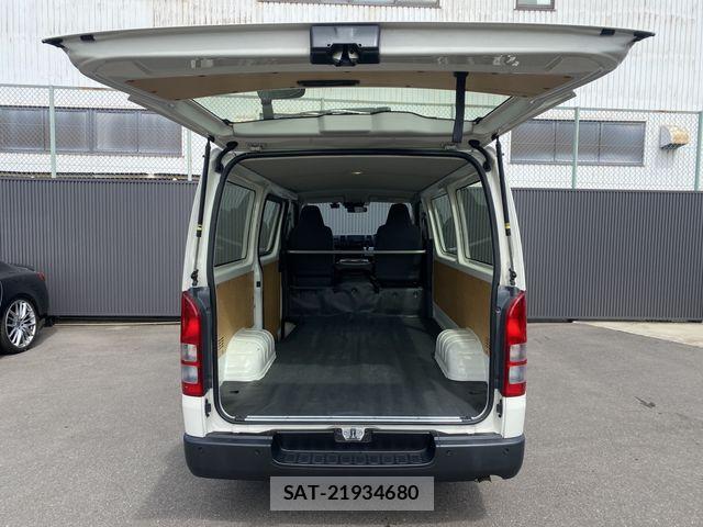 Toyota HIACE VAN 2023-04 7620844-9