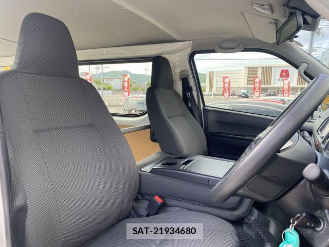 Toyota HIACE VAN 2023-04 7620844-11