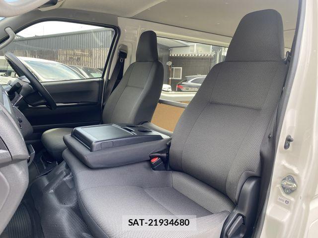 Toyota HIACE VAN 2023-04 7620844-12